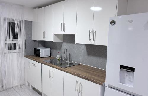 Entire 4-Bed House & Parking, Steps from ICC & Utilita Arena Birmingham & Broad Street - Photo 26