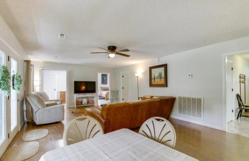 7 Mi to Tennessee River Home with Patio in Florence - Foto 3