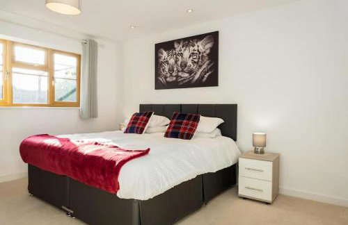 4 Bed Detached Home-Gloucester-Sleeps 10-Parking for 3-Work or Leisure - Foto 16