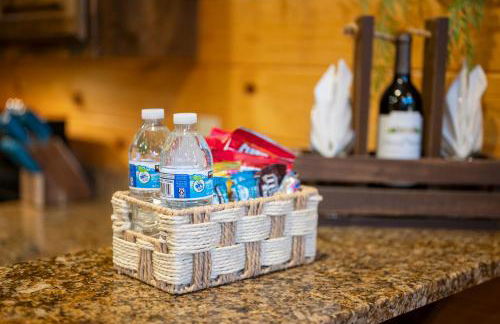 Rustic Family Getaway - Pool Table, Hot Tub, Pets, Great Location - Photo 40