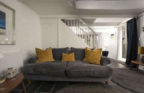 Piskey Cottage, Mousehole - Close to Harbourside - Free WiFi - Free Parking - Photo 16