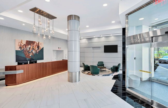 Metro-Friendly DC Apartments - Photo 2