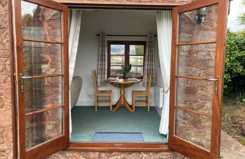 Peaceful Open-Plan Cottage With A View - Photo 9