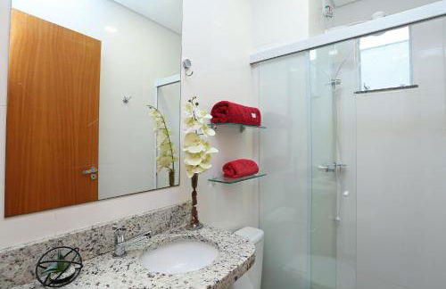 Cobertura Duplex no Campeche Florianópolis, 2 quartos com ar-condicionado, 3 banheiros, WiFi 1Gb, Cozinha completa, Estacionamento, Amplo terraço coberto com churrasqueira - Foto 17