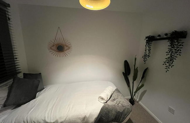 Impeccable 2-bed Apartment in Grays, London - Photo 6