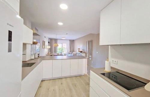 No10 - Beachfront Estepona close to port, 2 bedroom, 2 bathroom, sleeps 5 - Photo 14