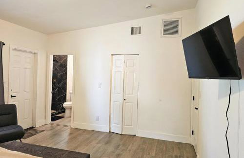 Modern 3BR Home Near Holycross Hospital - Foto 44