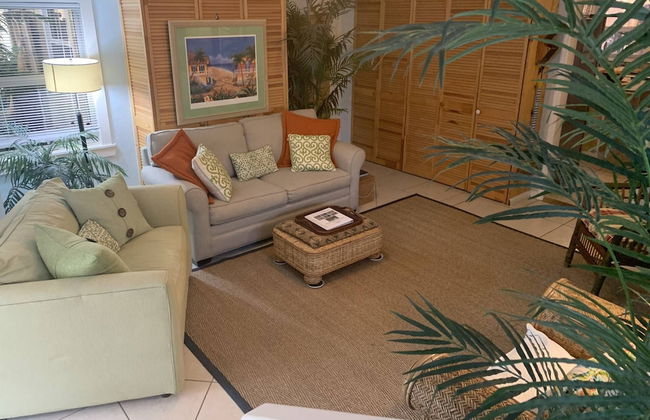 The Secret Garden Home Close to Beach, Shops, Restaurants, Pet Friendly, Close to Lucerne Ave! - Foto 7