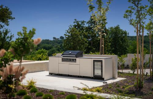 Villa bOx in Central Istria for 14 persons with wellness, 54 m2 heated pool, & kids playground - Foto 9