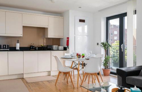 Modern Hoxton 2 Bed, 2 Bath Apartment with Balcony Sleeps 6 - Foto 7