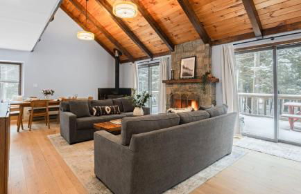 Catskills Mountain Home Near Windham w Fireplace Open Living Deer Run Lodge by AvantStay - Foto 7