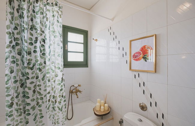 Mid-Century Modern Villa Vintage Charm - Foto 25