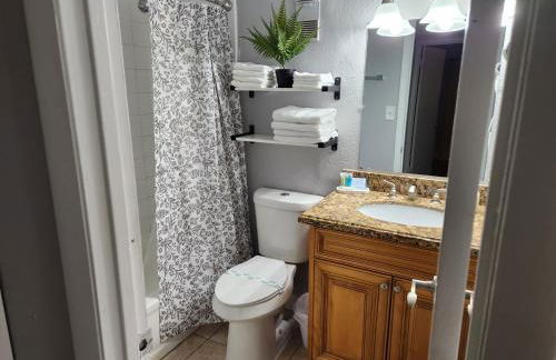 Beautiful 2-Bedroom Condo Near Universal and other Orlando Attractions, King Bed & Wi-Fi - Foto 6