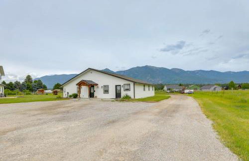 23 Mi to Glacier Natl Park Mtn-View Gem with Patio - Foto 1