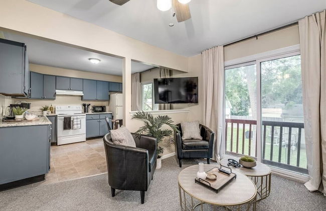 Chic Remodeled Retreat Near Emu: Easy Commute 2 Bedroom Apts - Foto 4