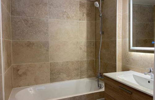 T3 bis bord du canal du midi piscine - Photo 21