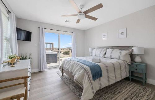 Elegant Updated Oceanfront Home with Pool & Hot Tub - Photo 49