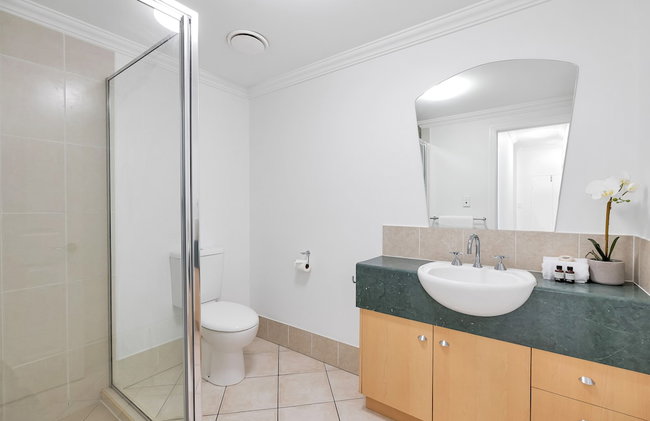 Spacious 3-beds w Direct Access to Pool - Photo 12