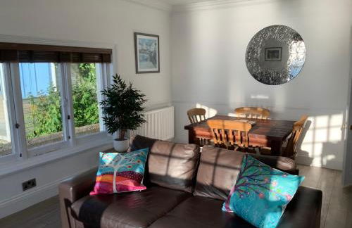 Promenade Apartment with own Beach Hut - Photo 3