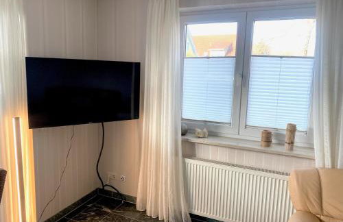 Lüttje Huus Frieda mit Strandkorb am Strand von Mai bis September - Photo 7