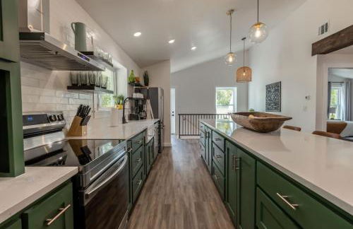 300 steps from Lake Hot Tub Fire Pit Game Room - Foto 7