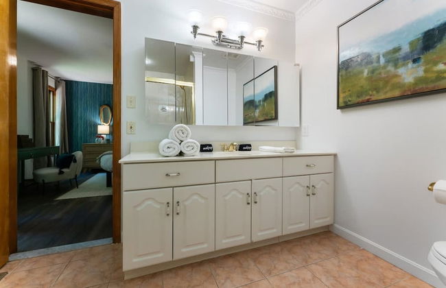 Charming Poconos Retreat With hot tub Fireplace - Foto 25