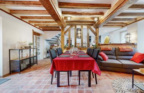 Amazing Home In Neuilly Le Vendin - Photo 2