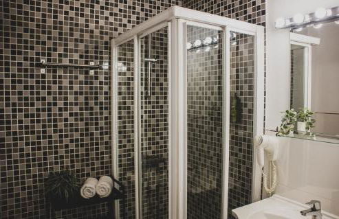 AZZ Sevilla Torre de la Plata Apartamentos - Photo 60