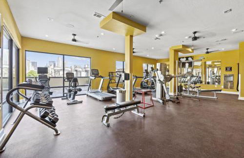 Trendy 1BR w 10ft Ceilings FREE Parking Pet Friendly - Foto 36