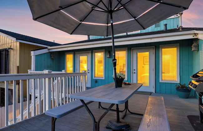 Steps to Beach w/ Patio+deck Foosball Happy Bottom Beach House by Avantstay - Foto 1