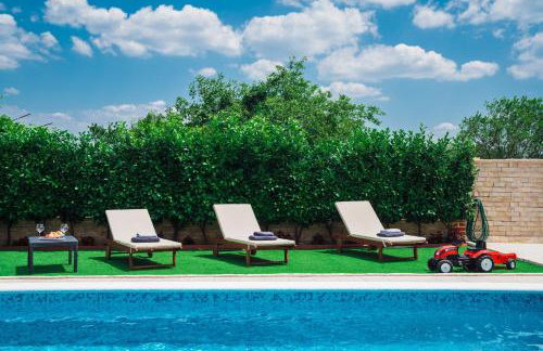 Villa Vision with Heated Pool & Jacuzzi in Sestanovac - Foto 31