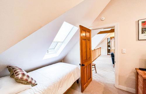 Lakefront Home Near Wisp with Great Location Dock Slip Hot Tub - Foto 17