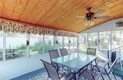 Sideline Sanctuary: Cozy Nights, Game Day Lights - Foto 9