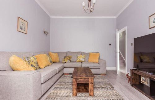 4 bedroom house, 2 Min Walk From Station - Photo 29
