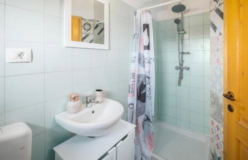 3 Bedroom Lovely Home In Sorici - Photo 27