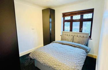 4-Bed Oasis Quiet Culde sac - Foto 32