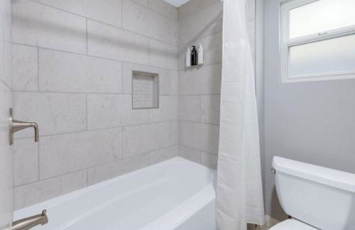 Leyla Pool Spa Min to Downtown Freeways Beaches - Foto 11