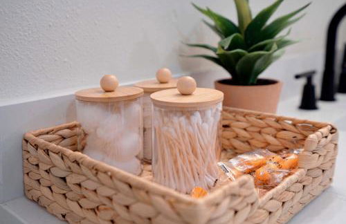 Spacious Modern Retreat w Game Room and Yard - Foto 33