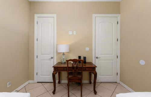 Beautiful 2 Bed 2 bath 1st Floor condo by beach with Pool - Foto 10