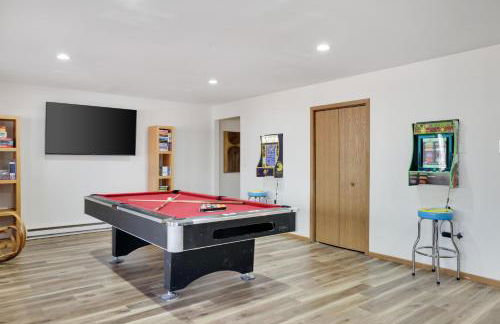 Serene Escape at Big Bass Lake & Pool Access - Foto 37