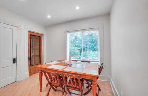 Charming Champaign Victorian with Deck! - Foto 8