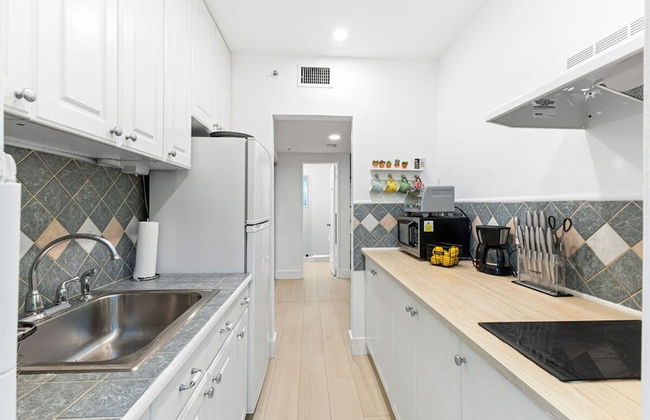 Welcoming Airbnb Walkig Distance to Las Olas Blvd - Photo 16