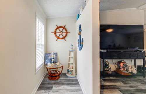 7 Mi to Beach! Sneads Ferry Family Home with Hot Tub - Foto 7