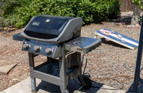 Light-filled retreat w hot tub & firepit - Foto 43