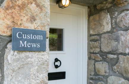 Custom Mews - Photo 4