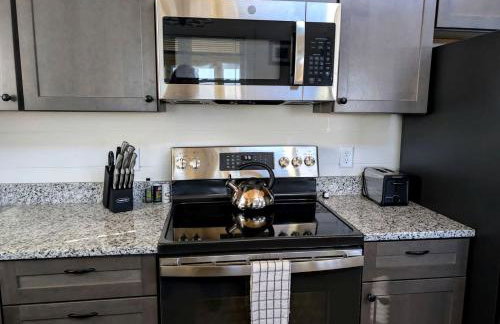 Spacious Cabin Complex with Flanders Pond Access, Ideal for Group Getaways, Located Near Sullivan, Maine - Photo 23