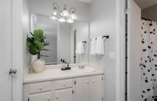 Grand Lakes Condo - Renovated 2BR-1 5BA Condo - Near UA - Foto 16