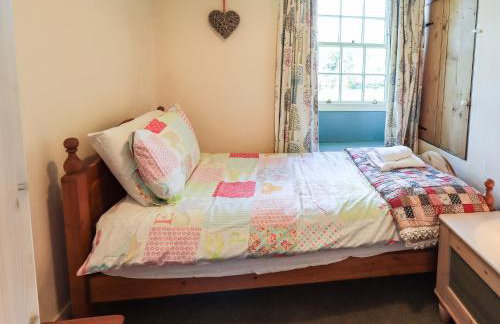 Ellis Howe - Photo 23