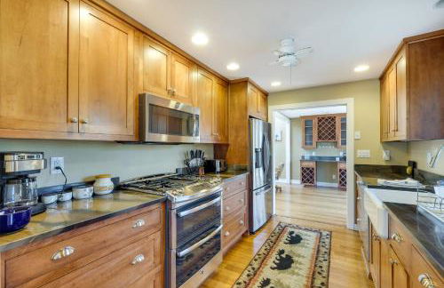 Spacious Prospect Cottage with Deck and Scenic Views - Foto 10