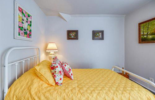 Spacious Vintage Gem with Sunroom in Manistee! - Foto 36